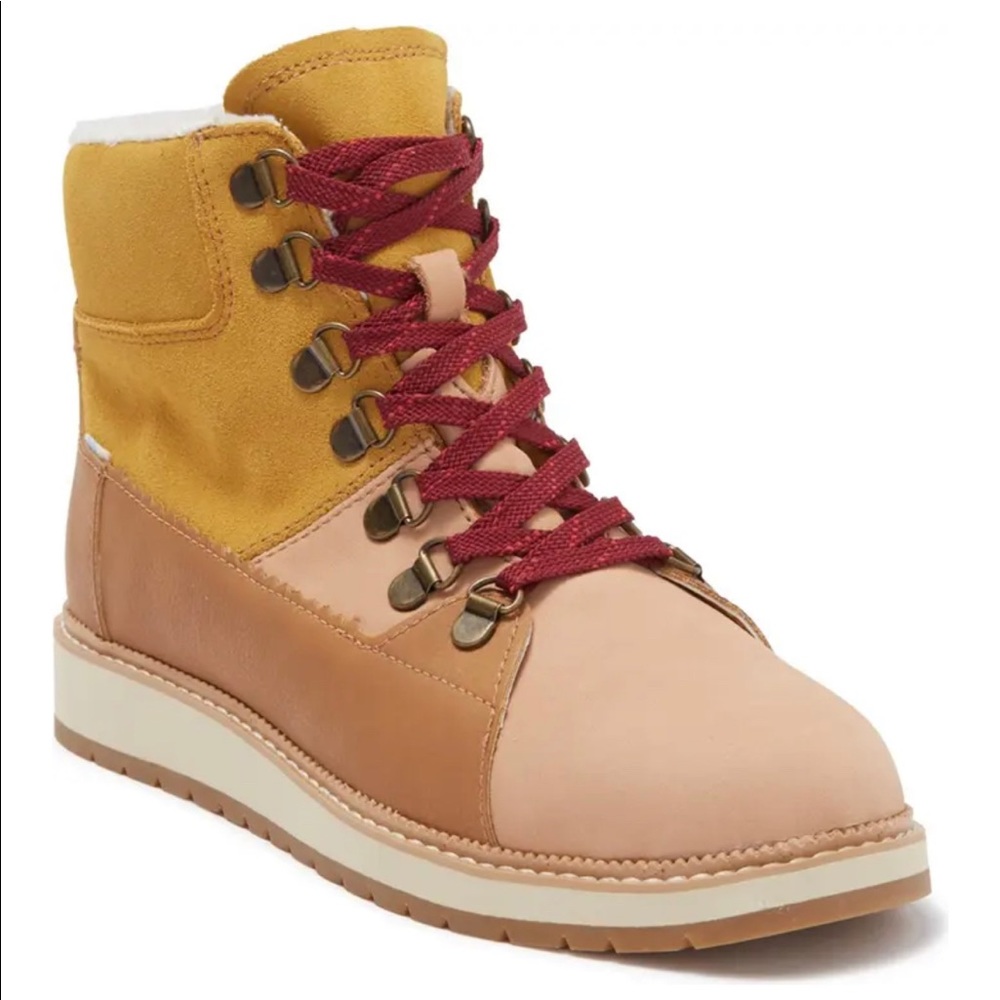Toms women’s boots size 6